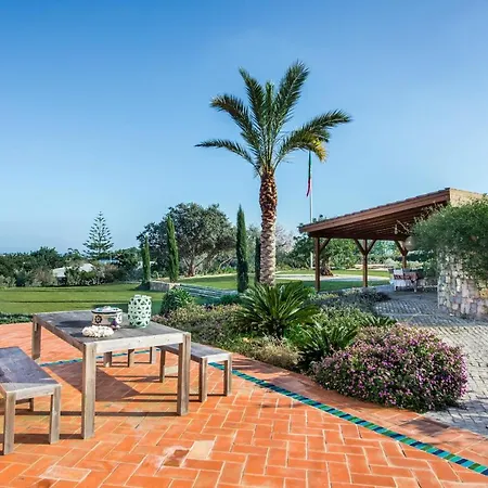 Do Patio Villa *